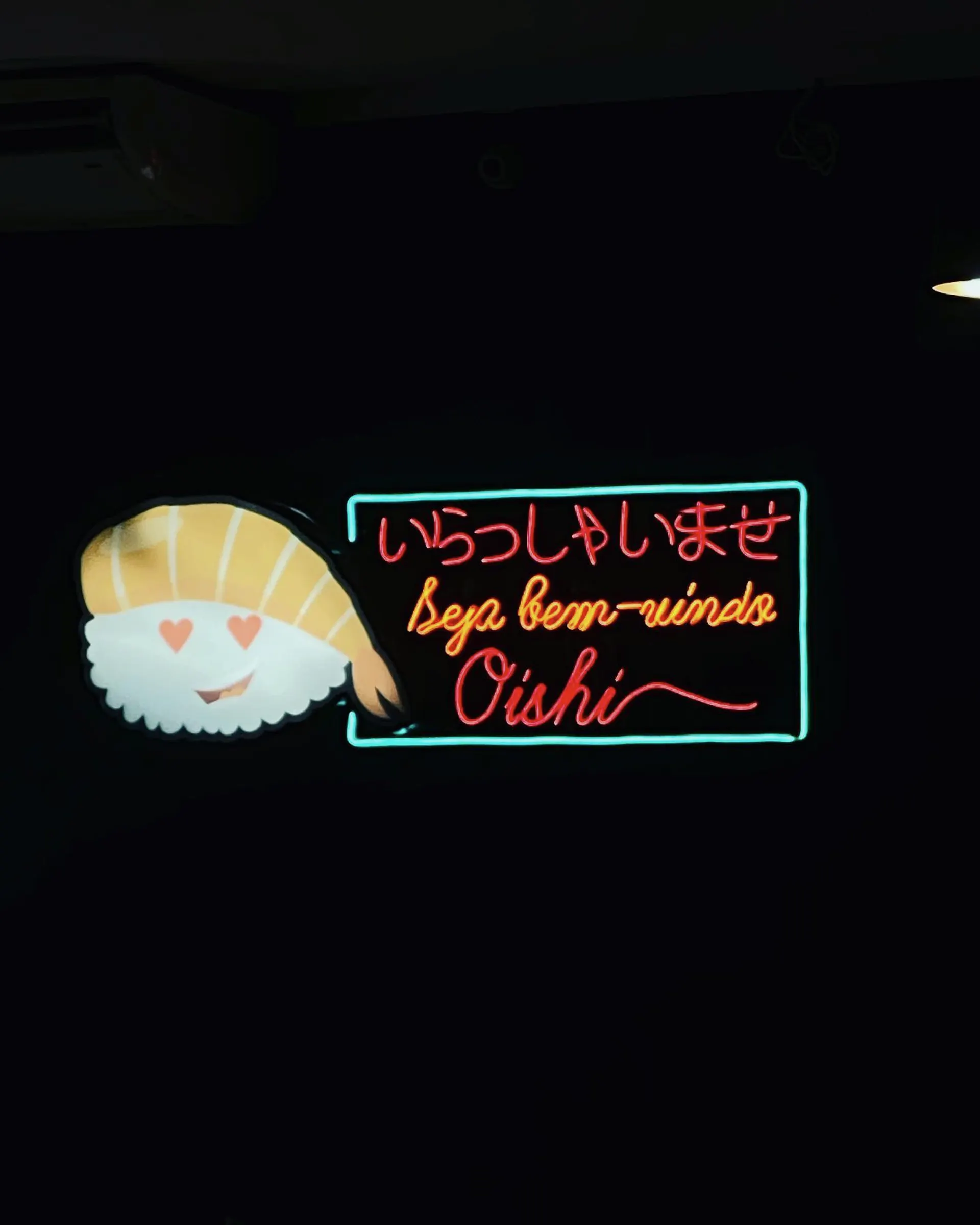 Letreiro de neon do Oishi