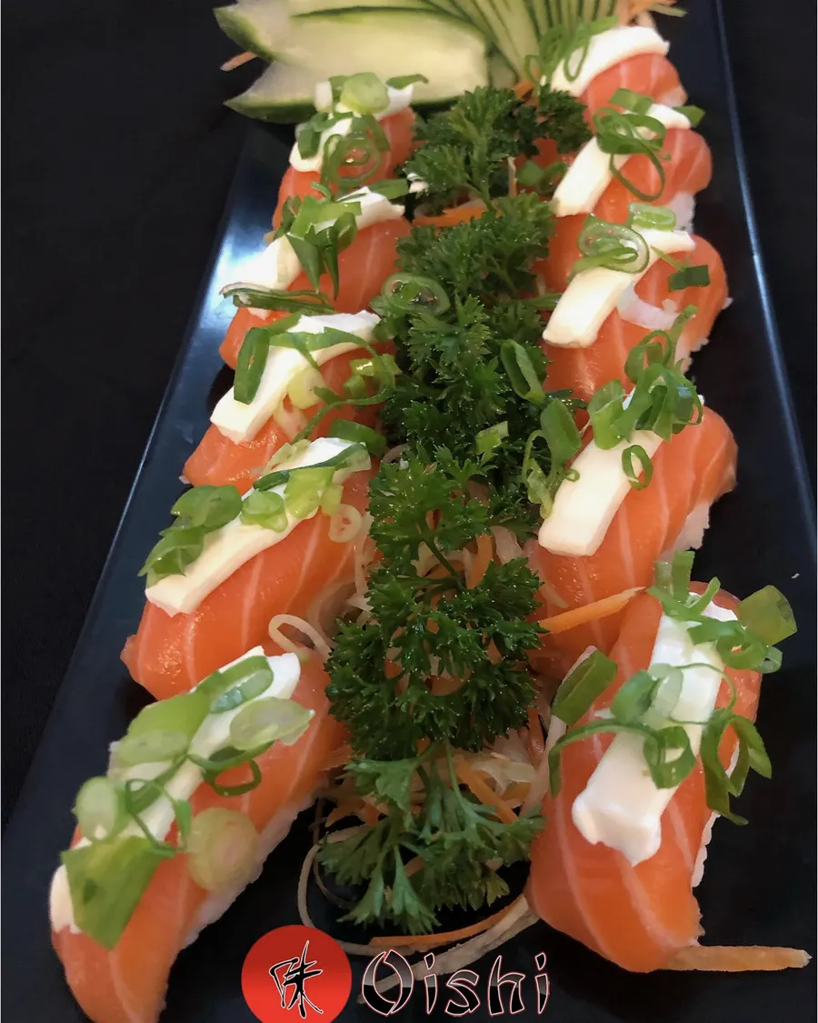 Corte de sashimi do Oishi