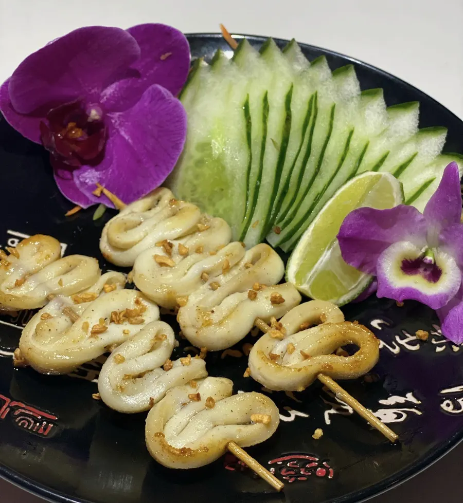 Sushi decorado com flores no Oishi